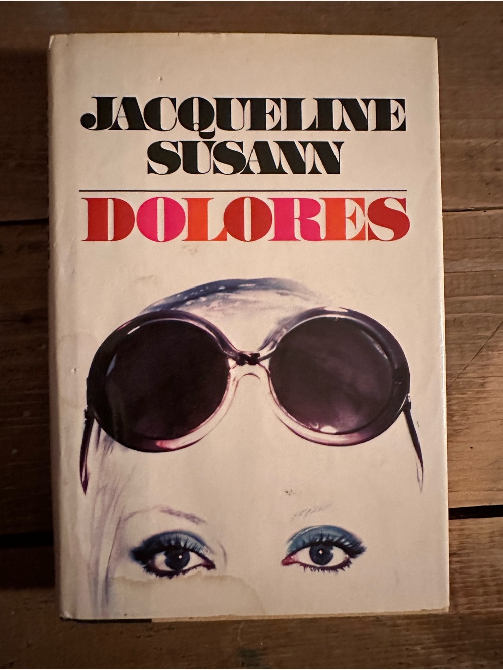 2️⃣Vintage 1976 copy of Delores by Jacqueline Susann Hardcopy